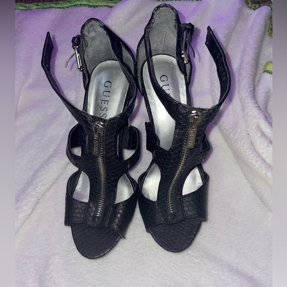 GUESS Zipper heals. |Color black|Size 7 women’s. Very stylish - Picture 4 of 5